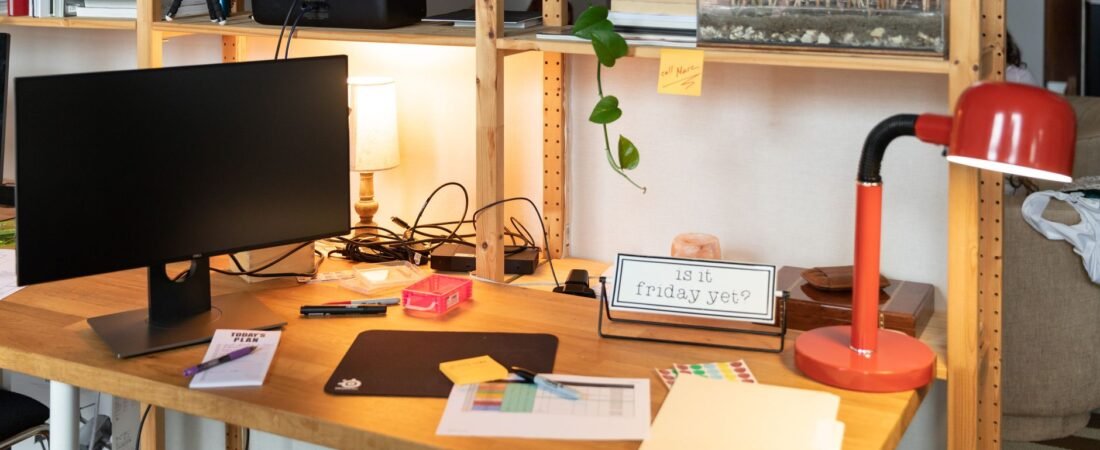 The Simple Desk Setup Checklist That Prevents Cable Mess, Bad Posture, and Constant Replugging