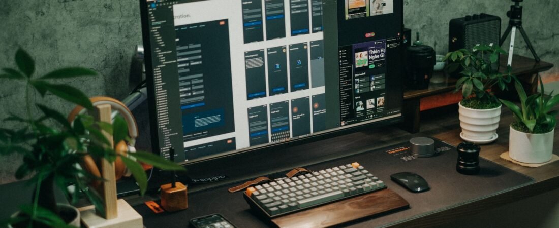 How to Arrange Your Desk So Your Back, Neck, and Wrists Stop Fighting You