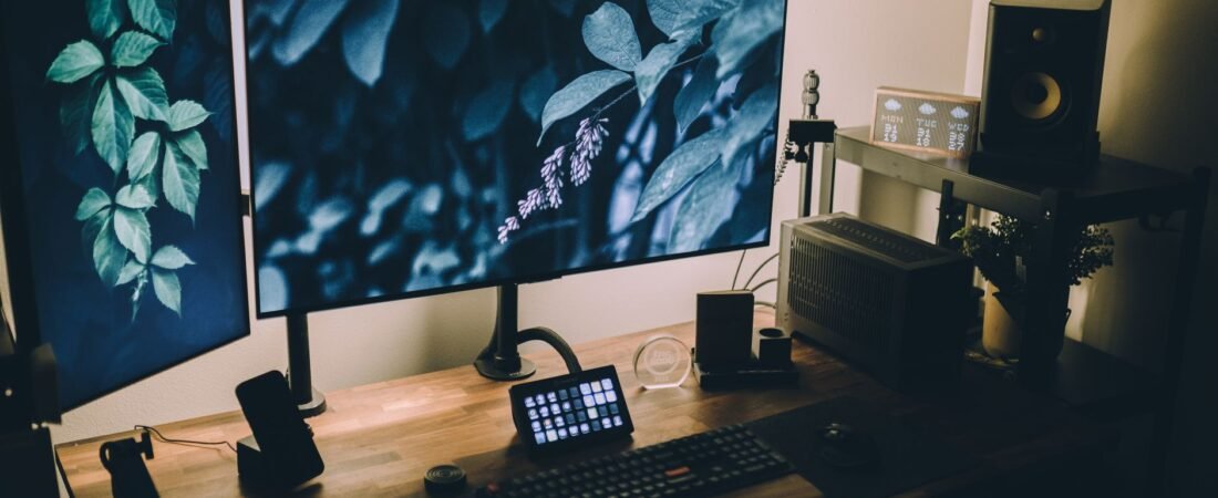 Why Your Dual Monitor Setup Feels Awkward and How to Fix the Layout