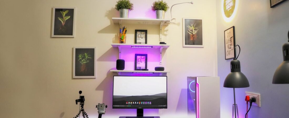 How to Build a Minimal Desk Setup That Still Has Everything You Need